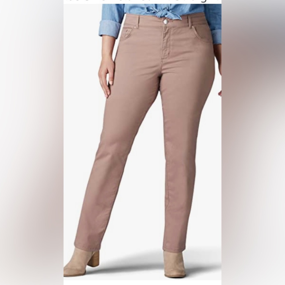 Lee Relaxed Fit Straight Leg instantly slims Jean